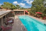1/1 condo. Oct 1st. Pool. Hot Tub. Fitness Center. Gated and MORE!
